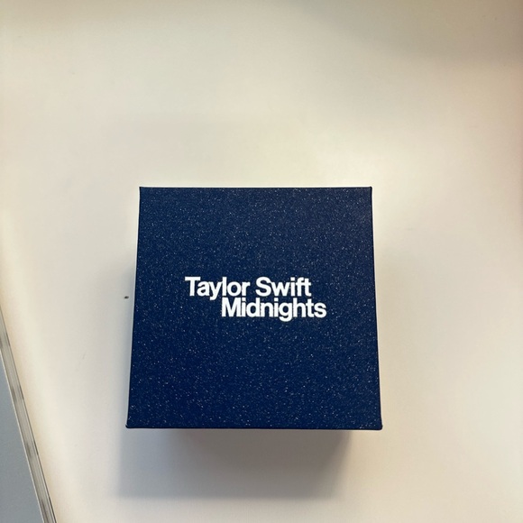 Taylor Swift Bejeweled Ring - Picture 3 of 3